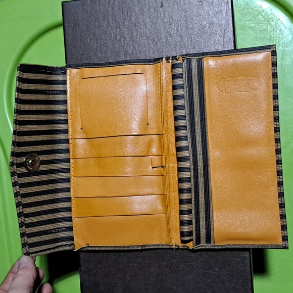 Fendi Wallet - Picture 3 of 7